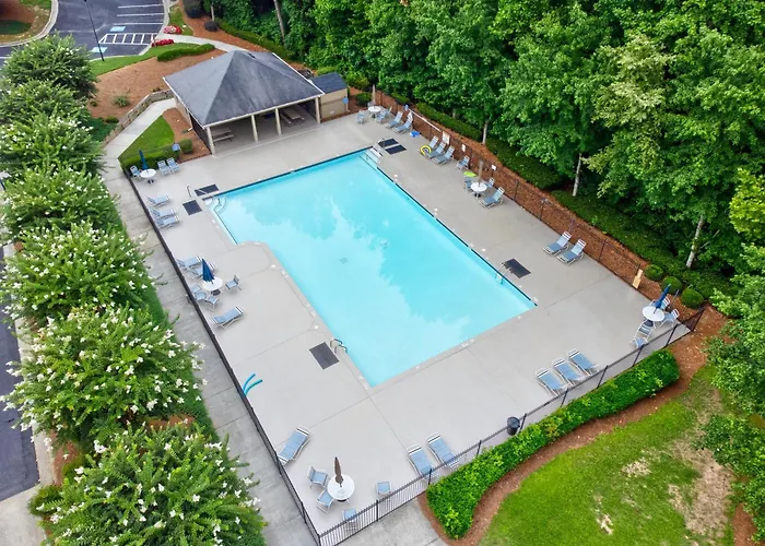 Relaxing 3Br Duplex Home W/ Pool & Patio
