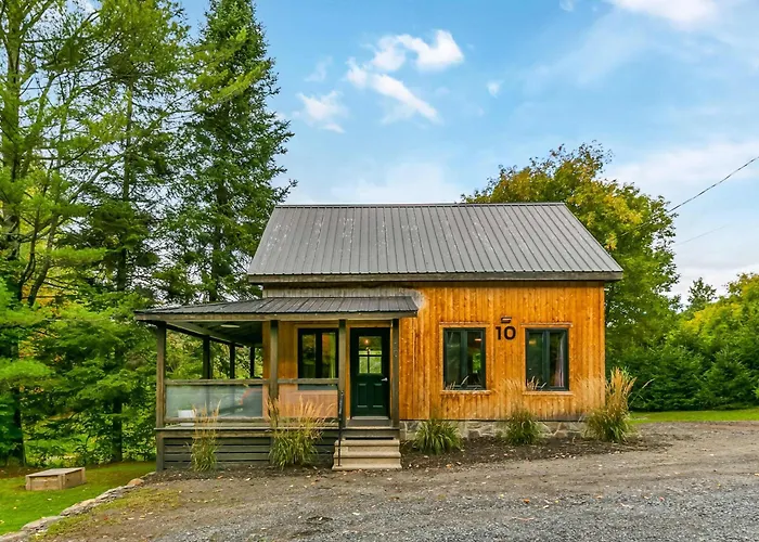 Le 10 - Spa Sauna Shower Bromont Lac-Brome