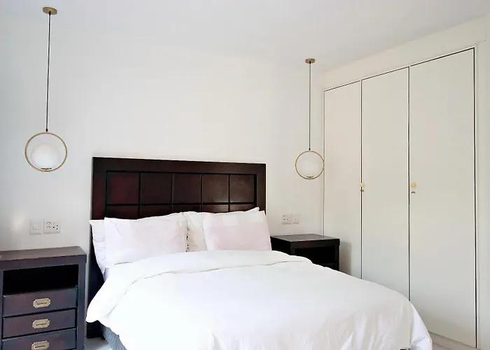 Luxury Stay In Hurlingham Mansion