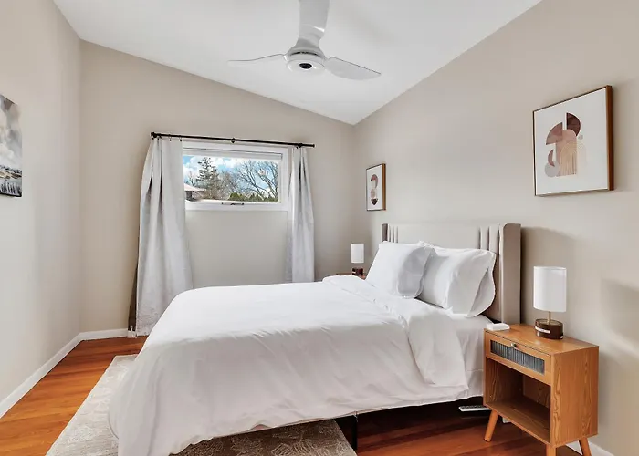 Vacation Home In Albany
