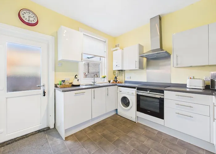 Restfullstays- 3 Bedroom, 4 Bed House Free Parking