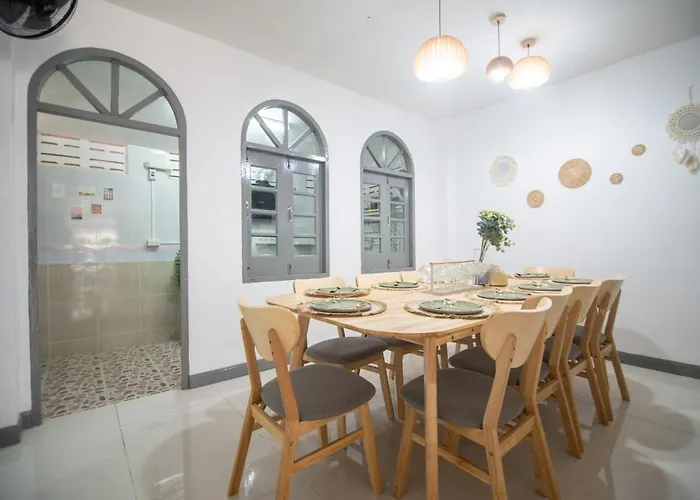Beachfront 4-Br House In Patong