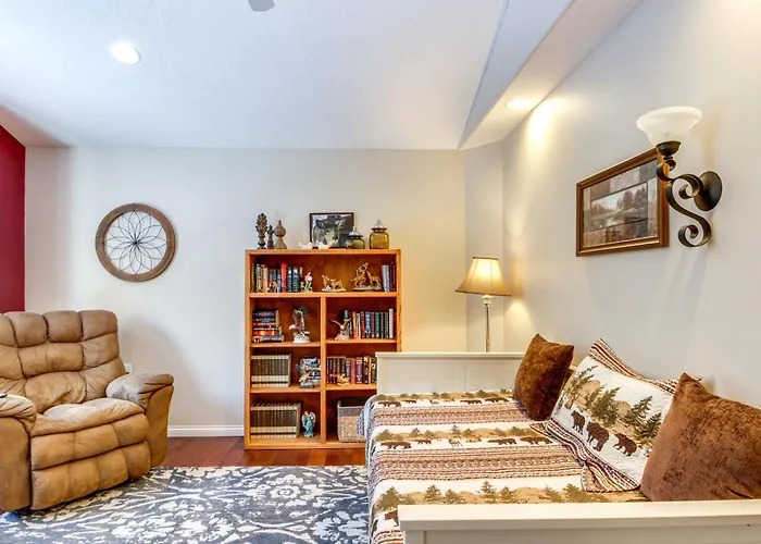 White Swan Lake Home Near Hiking & Snowmobiling!