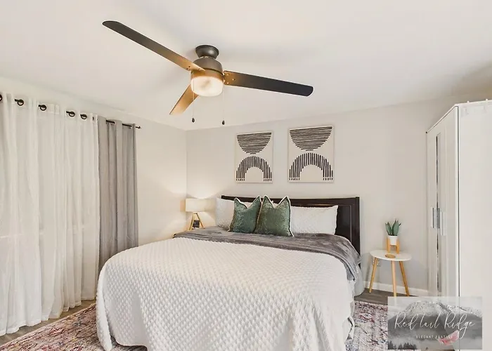 Main St New With Ac Monthly Stays Charming Cottage King Bed