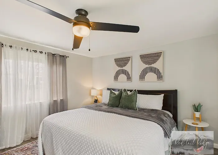 Main St New With Ac Monthly Stays Charming Cottage King Bed
