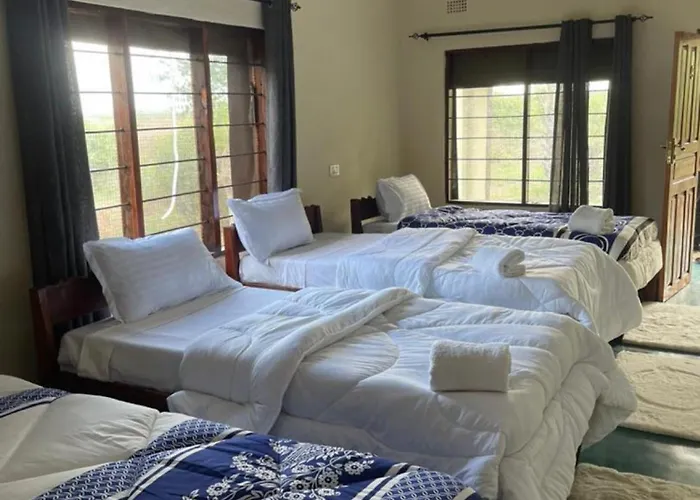 Royal South Luangwa Safaris Lodge