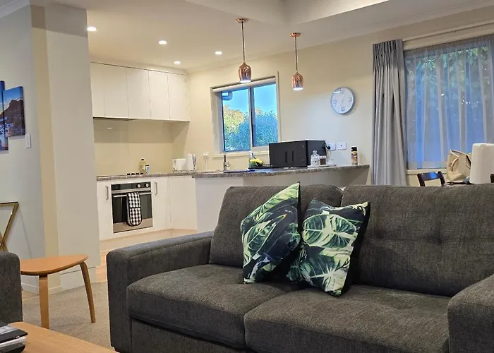 3 Bedroom Home In Palmerston North With Bbq And Sky Tv