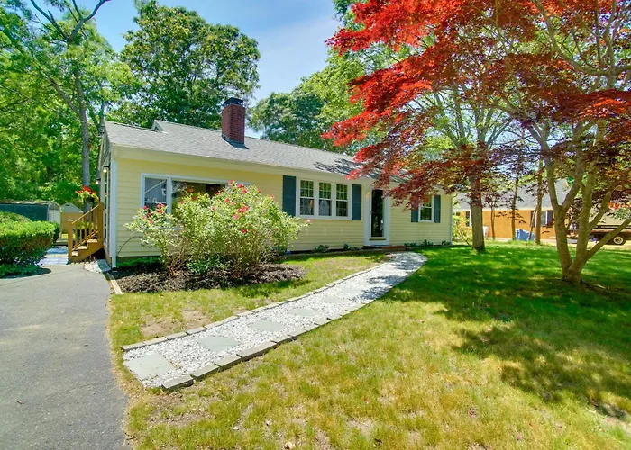< 1 Mi To Beaches: Cape Cod Bungalow W/ Fire Pit!