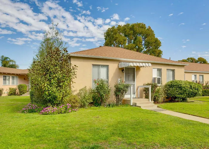 2 Mi To Griffith Park: Chic Home W/ Private Patio
