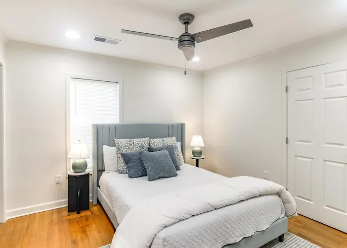 Rowan Oak, Square & Stadium All Within 2 Mi