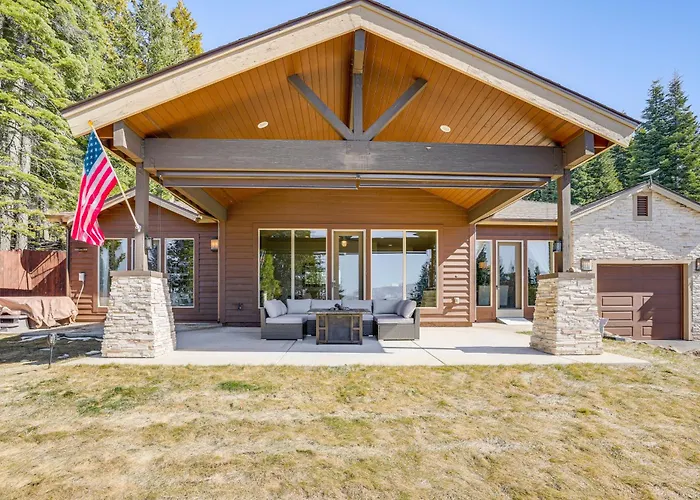 Fire Pit + Views: Serene Lake Almanor Retreat