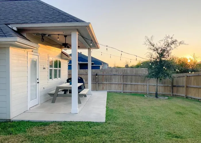 Luxury Home Near Kyle Field & Expo Center