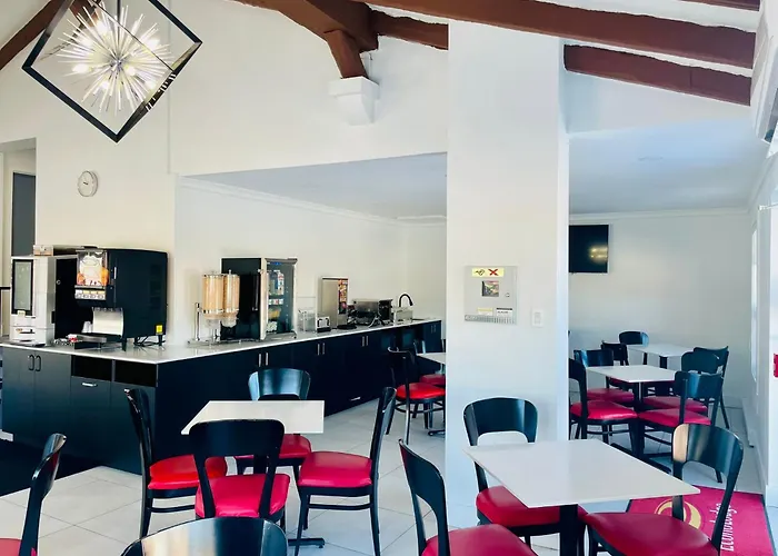 Econo Lodge Montreal-Brossard