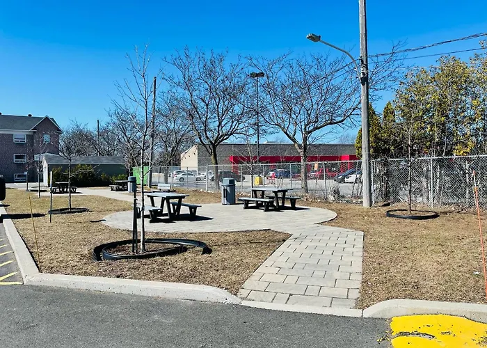 Econo Lodge Montreal-Brossard