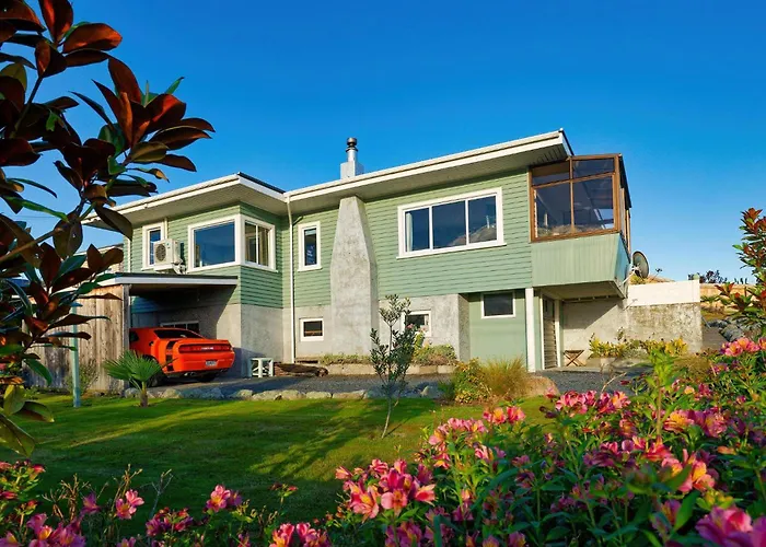 Classic Charm, Sea & Mountain Views, Family Fun - Kk95170