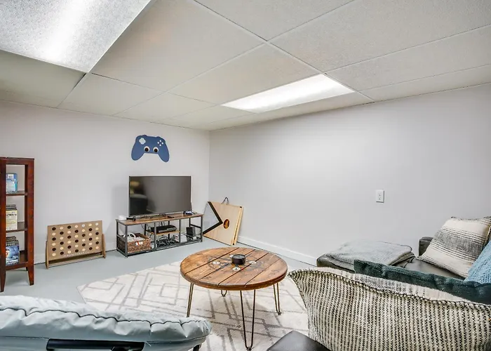 Steps To Lake Michigan: Manitowoc Home W/ Fire Pit