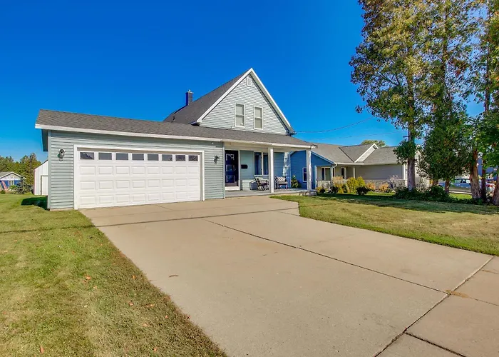 Steps To Lake Michigan: Manitowoc Home W/ Fire Pit