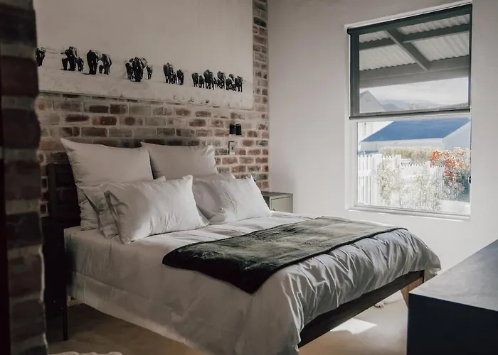 The Crescent Hideaway