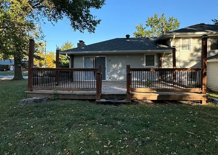 Spacious Home, 5 Mins To Missouri Valley College
