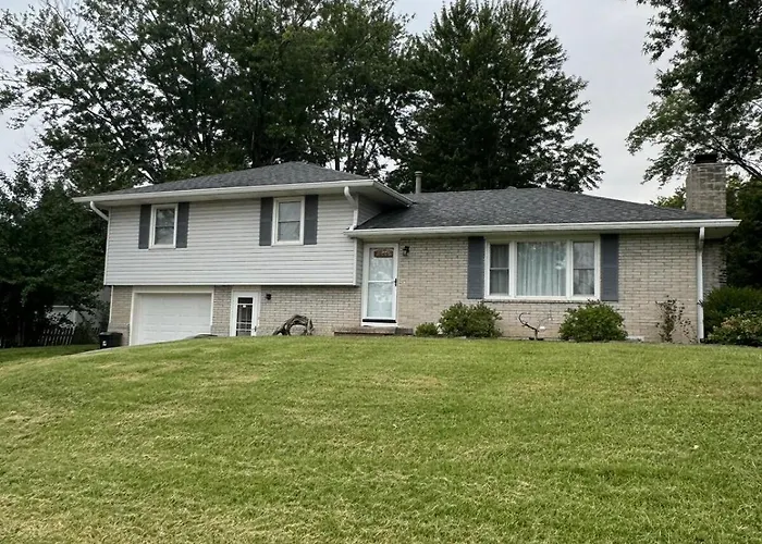 Spacious Home, 5 Mins To Missouri Valley College