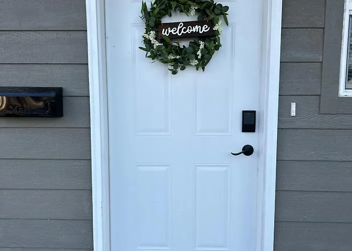 Newly Built 3 Level Home 2 Minute Drive To Ucm