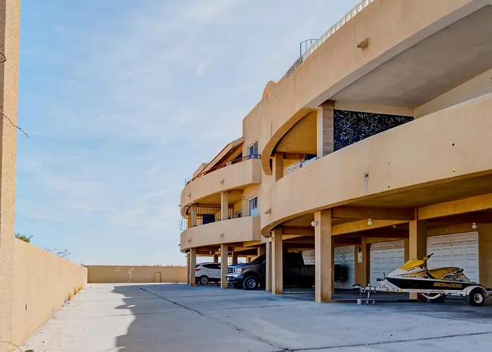Beach Condo 3-Sleeps 8- Pool- Wifi- Ac- Security
