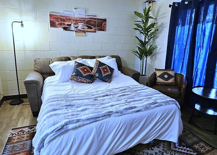 1Bd, King, Brkfst, Large Tvs, Wd, Sleeps 4, Bbq