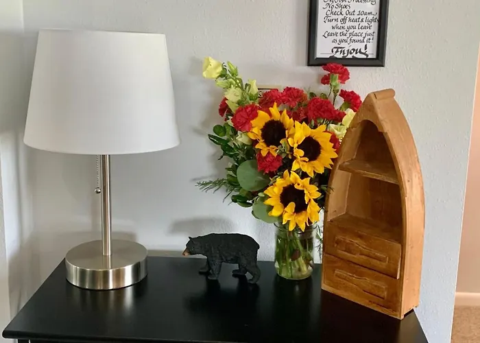 Sneaky Moose Townhome 2Br 2Ba