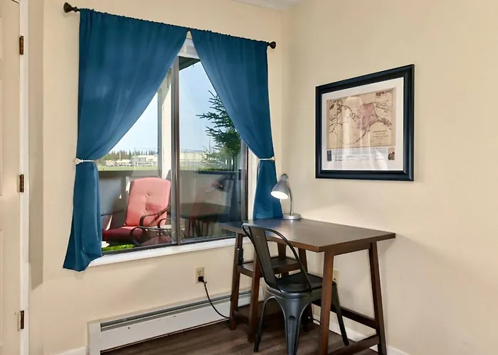 Classic Ak Townhome 2Br 2Ba