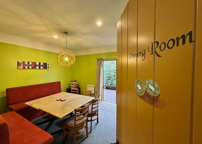 Private Cinema, 6 Bedrooms W Ensuites, Games Room W Ps5 And Arcade, Free Doorstep Parking, 4Min To Stadium, Mini Golf, Central