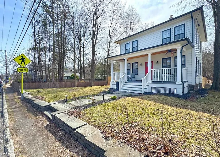 Renovated Home Seconds From Town
