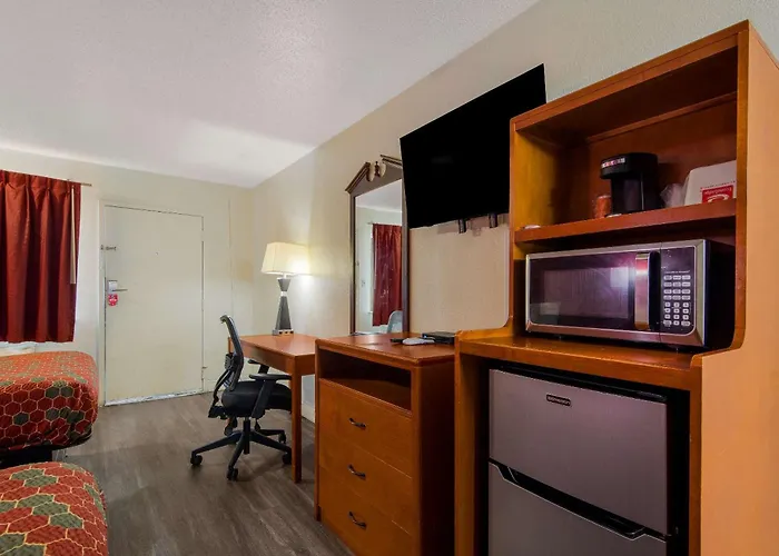 Econo Lodge Goldsboro Hwy 70