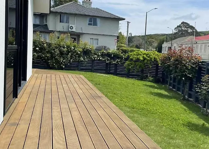 Sunny Warm Modern Home Steps To Oamaru Town Centre