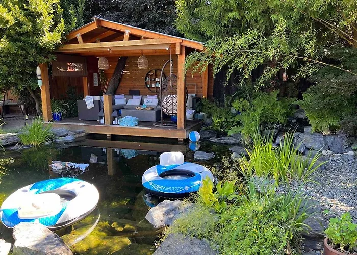 Couple'S Oasis At Horner Park