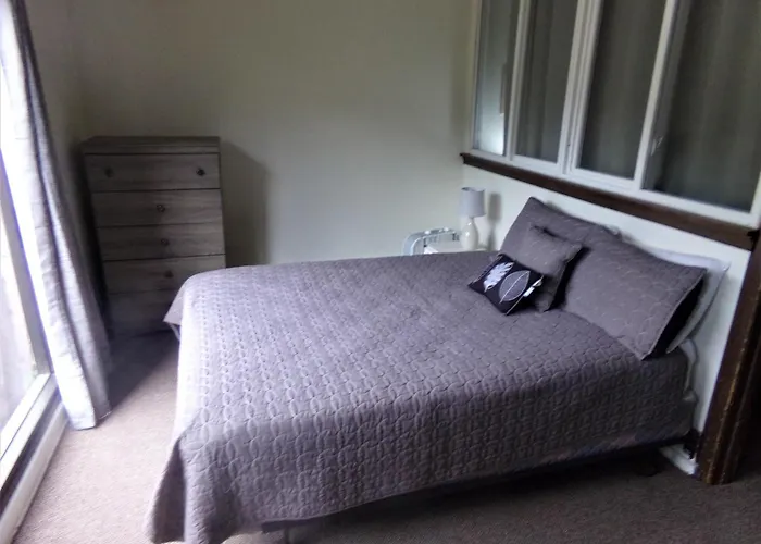 Snowflake 1 Bed Plus Den 2 Bath Sfaf