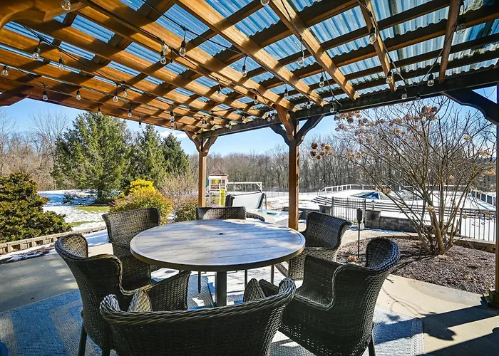Pool & Furnished Patio: Group Getaway In Hershey