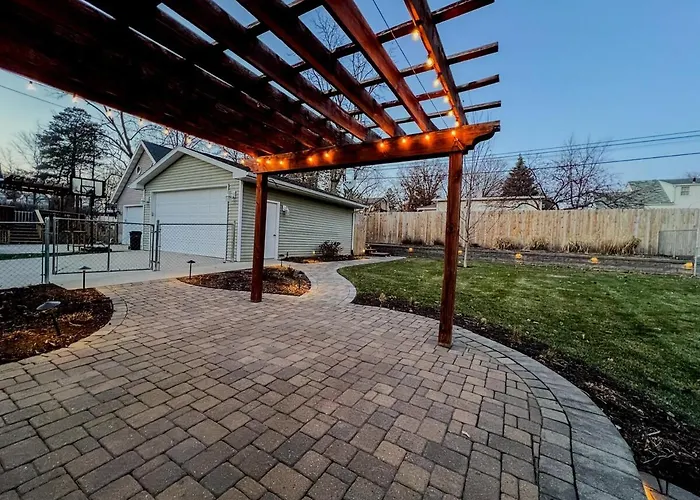 3Bed 2Bath Outdoor Oasis, Fenced Yard, Hot Tub!