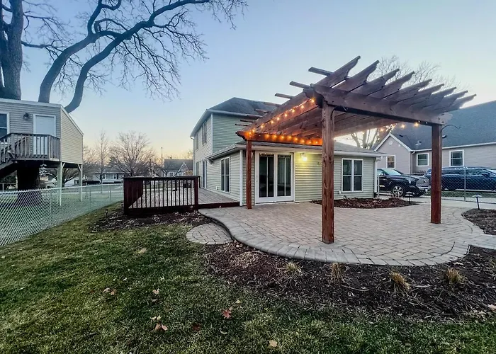 3Bed 2Bath Outdoor Oasis, Fenced Yard, Hot Tub!