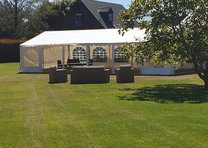 Accommodation At Lakeside