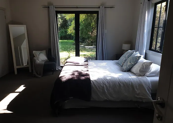 Accommodation At Lakeside
