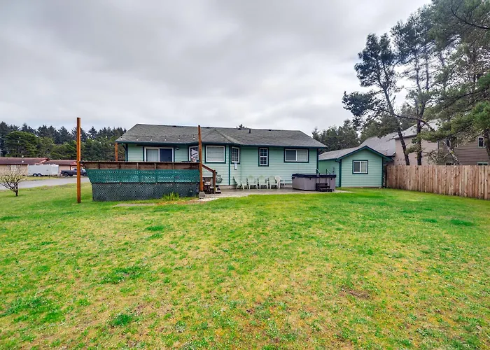 Pet-Friendly Westport Vacation Rental W/ Hot Tub!