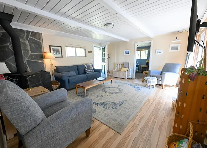 Near Yosemite Bass Lake Cabin With Hot Tub, Lake View, Pet Friendly
