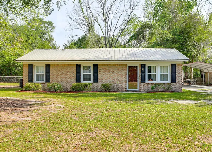 < 5 Mi To Dtwn Walterboro: Grill, Game & More!