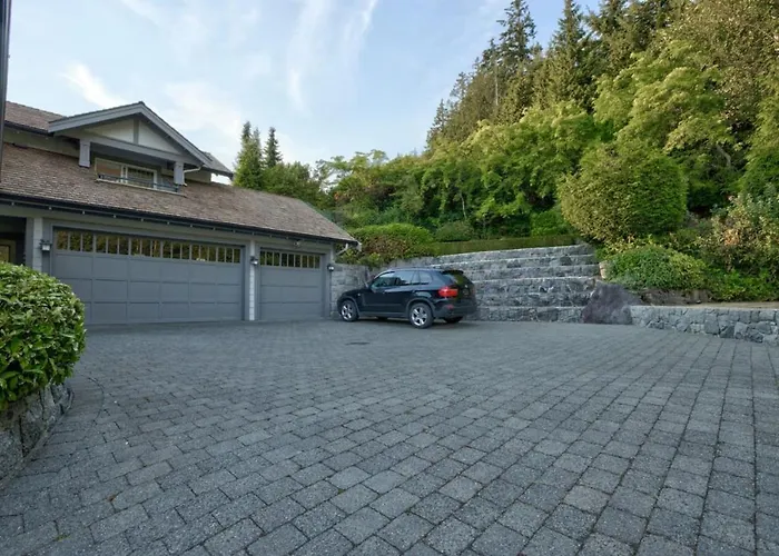 Beautiful 5 Bedroom West Vancouver Mansion