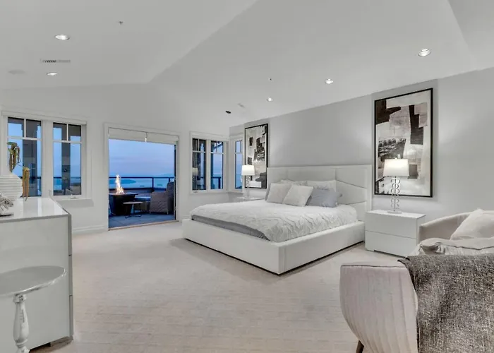 Beautiful 5 Bedroom West Vancouver Mansion
