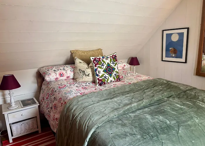 Loch Ness Village Cottage For 2 With Free Parking & Pets Welcome