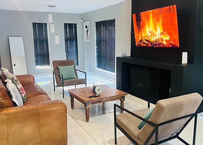 Cheerful 3-Bedroom Home With Water And Backup Power Around Sandton