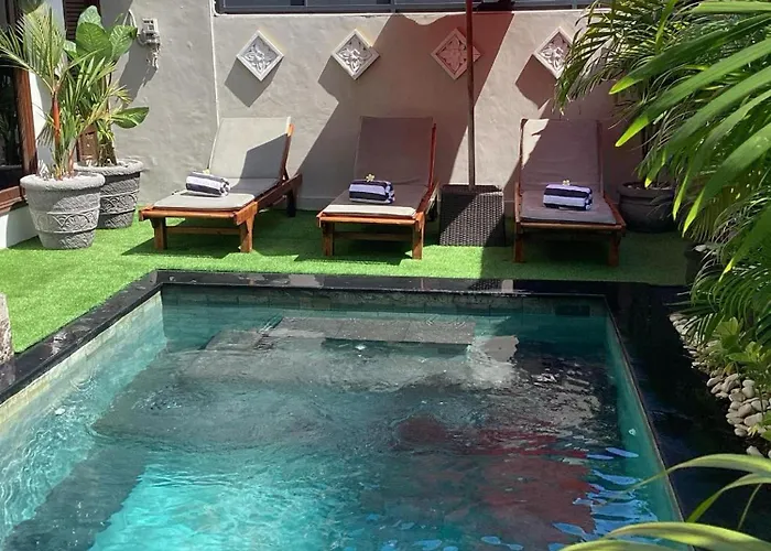 Villa Marie - Kuta - 6 Bedroom 4 Bathroom Villa - Great Location !