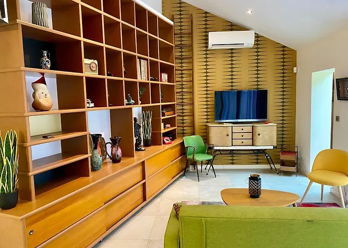 Atypical 5-Person House With Patio, Downtown, Air-Conditioning