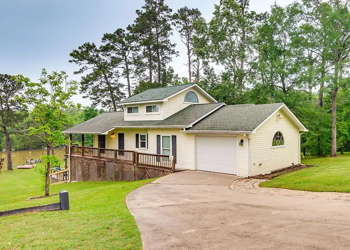 Views, Sunsets & Wildlife: Waterfront Gem In Texas